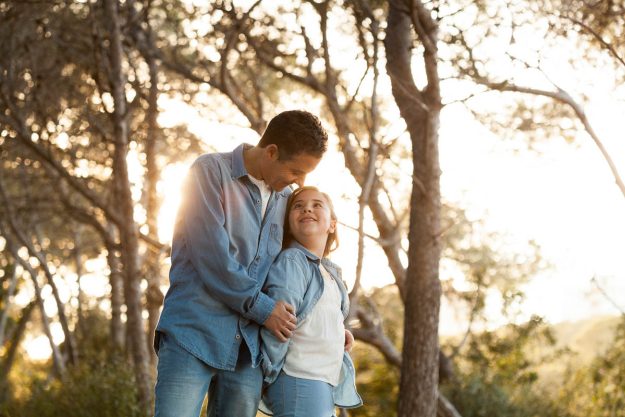 reportaje en exterior con padre