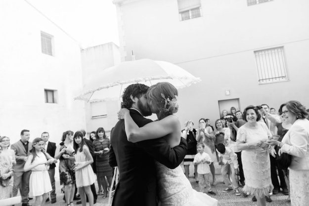 fotos de novios salida ceremonia
