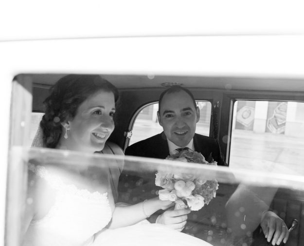 fotos de novios en el coche