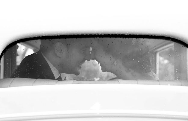 fotos de novios en el coche